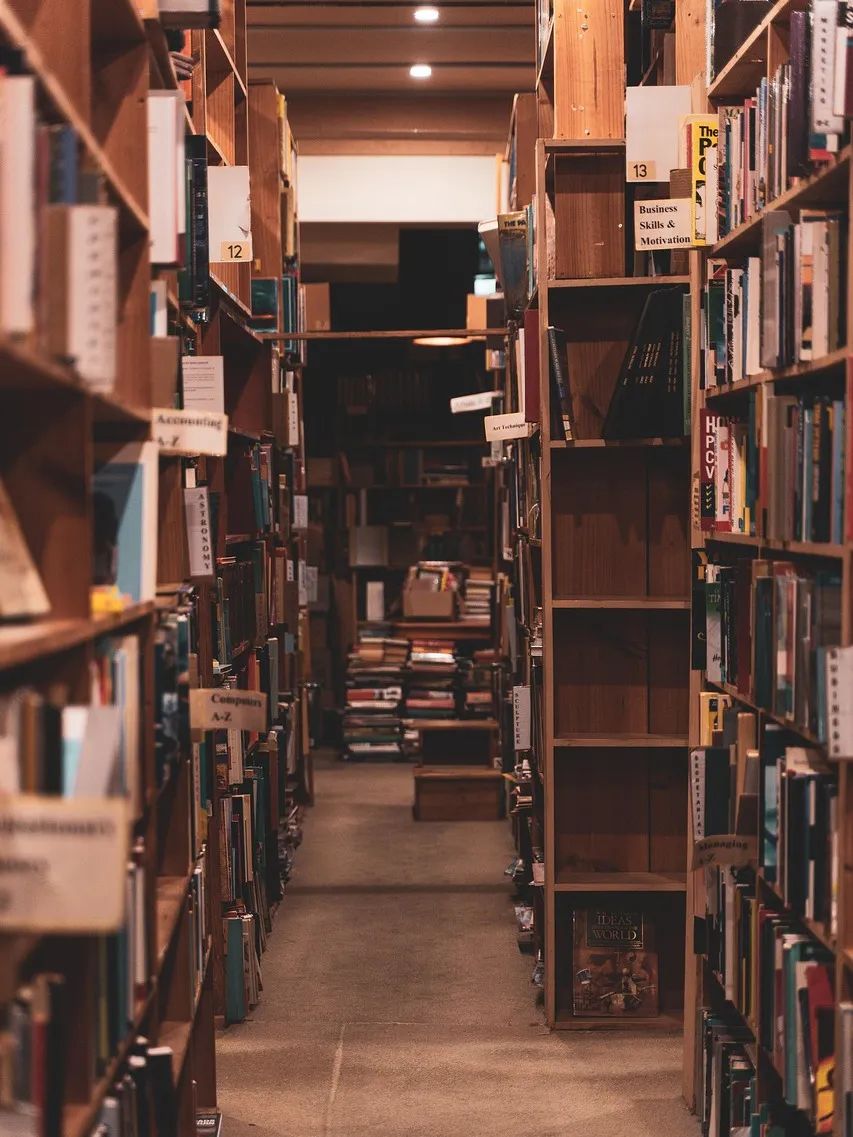 books-8934573_1280.jpg
