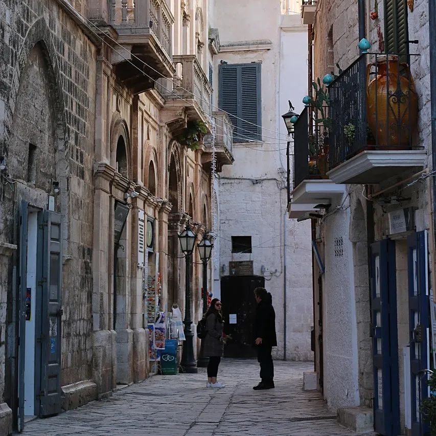 alley-4730262_1280.jpg
