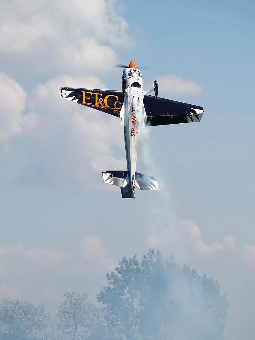aircraft-1414420_1280.jpg