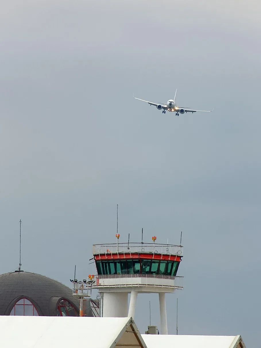 plane-7450424_1280.jpg