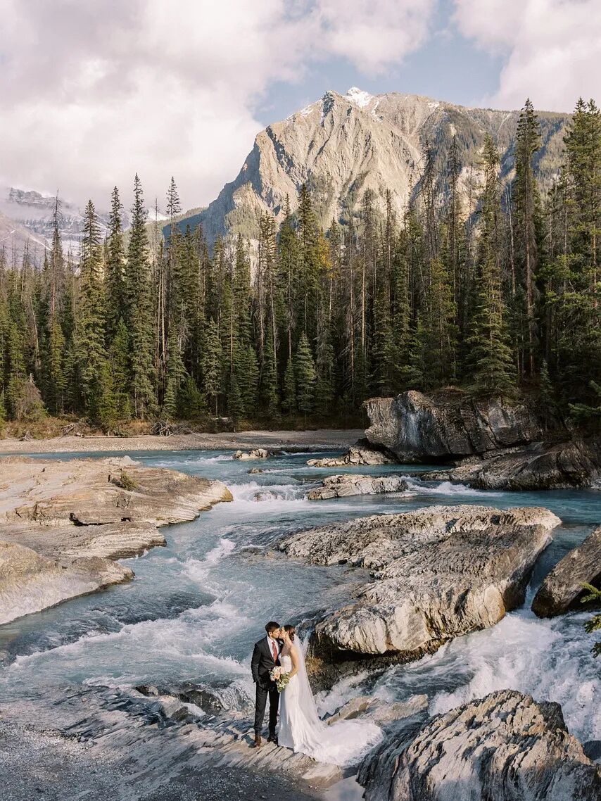 mountains-8411045_1280.jpg